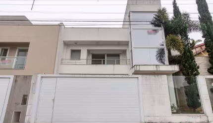 Casa geminada à venda na Praia dos Amores com 3 quartos