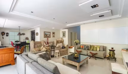 Casa à venda na Praia dos Amores com 5 quartos