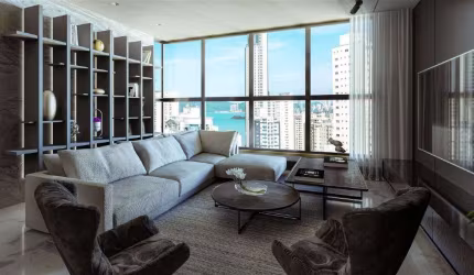 Apartamento à venda com 04 suítes, churrasqueira à carvão em Balneário Camboriú.