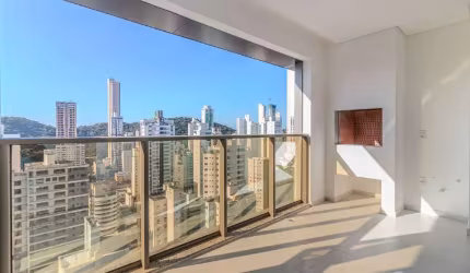 Apartamento à venda com 04 suítes e 03 vagas de garagem em Balneário Camboriú.