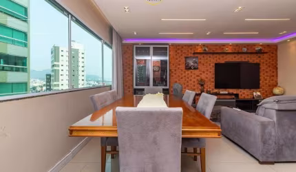 apartamento com 03 suítes à venda no Centro de Balneário Camboriú.