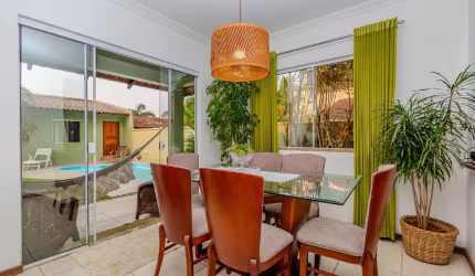 Casa com 05 dormitórios na Praia dos Amores em Balneário Camboriú.