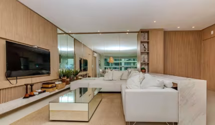Apartamento à venda com 03 dormitórios e vista para o mar na Praia Brava.
