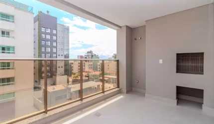 Apartamento com 03 suítes à venda na Praia Brava.