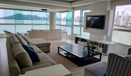 Apartamento à venda no Ed. Champs Elysées em Balneário Camboriú