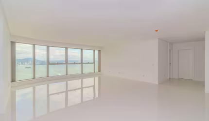 Apartamento à venda no Ed. Yachthouse em Balneário Camboriú