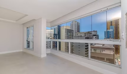 Apartamento à venda no Ed. Olímpia no centro de Balneário Camboriú