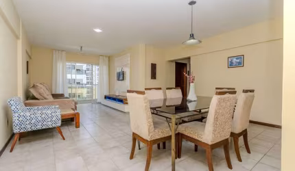 Apartamento à venda no Ed. Tia Guiomar no centro de Balneário Camboriú