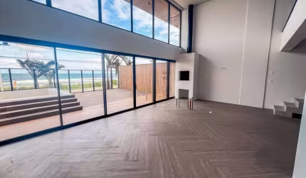 Duplex frente mar à venda no Ed. Sunrise na Praia Brava