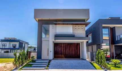Casa à venda no Condomínio Caledônia em Camboriú