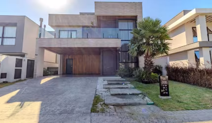 Casa à venda no Cond. Caledônia em Camboriú