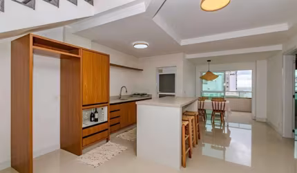 Cobertura duplex com vista mar à venda no Ed. Emerald Residence na Praia Brava