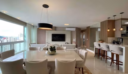 Apartamento com vista mar à venda no Ed. Puerto Velero em Balneário Camboriú