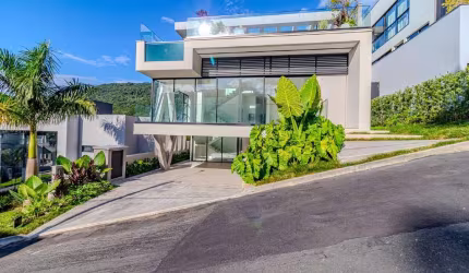 Casa à venda no Cond. Bella Vista em Balneário Camboriú