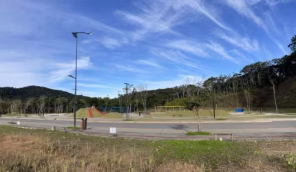 Terreno à venda no Cond. Colinas de Camboriú Village