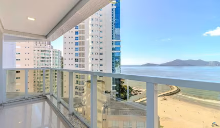 Apartamento à venda com três suítes no Edifício Infinity Coast em Balneário Camboriú