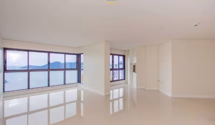 Apartamento à venda na quadra mar de Balneário Camboriú