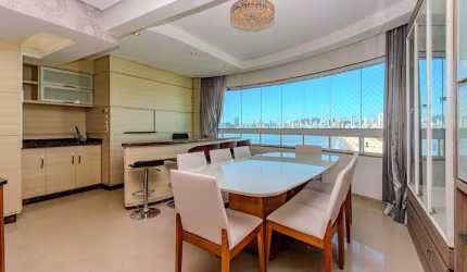 Apartamento com vista mar à venda no Ed. Luz do Mar em Balneário Camboriú