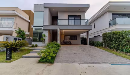 Casa à venda no Cond. Caledônia em Camboriú