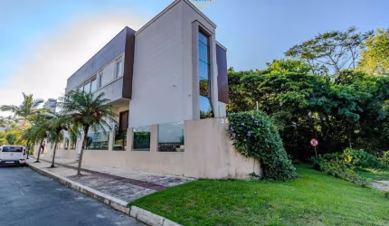 Linda Casa à venda na Dinah Queirós - Praia Brava