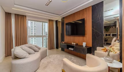 Apartamento com 4 quartos, próximo à praia no Centro de Balneario Camboriu