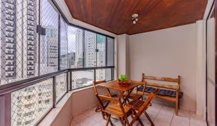 Apartamento próximo ao mar à venda no Ed. Villa Di Napoli em Balneário Camboriú