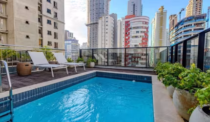 Apartamento com piscina à venda no Ed. Argos em Balneário Camboriú