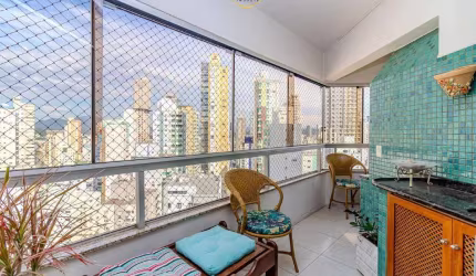 Apartamento à venda na quadra mar no Ed. Cepar em Balneário Camboriú