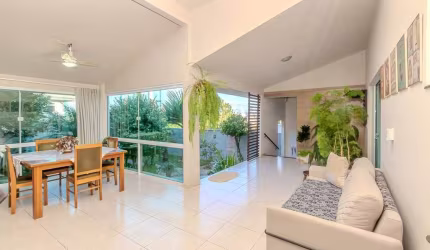Casa à venda no bairro Ariribá em Balneário Camboriú