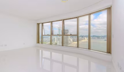 Apartamento de Alto Padrão no Ed. Yachthouse Residence Club – Balneário Camboriú