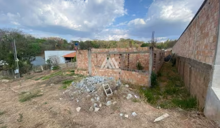 Vendo chácara em Itaúna de 1000m² com casa em construção em Condomínio com excelente localização!