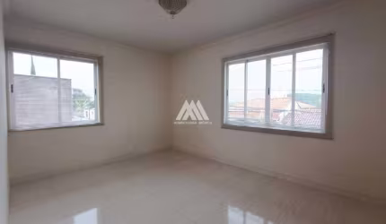 Vendo casa em Itaúna com kitnet para locação com ótima localização!