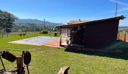 Alugo sitio de temporada em Itatiaiuçu com excelente localização.