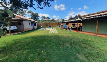 Vendo chácara em Itatiaiuçu de 1610m² com 04 quartos e piscina excelente localização.