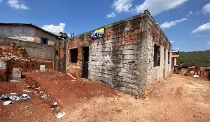 Vendo casa inacabada em Itatiaiuçu de 320m² com 03 quartos e excelente localização.