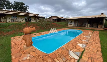 Vendo chácara em Itatiaiuçu de 1000m² com 03 quartos e piscina excelente localização.