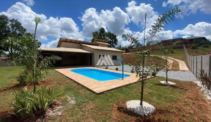 Vendo chácara em Itatiaiuçu de 1000m² com 03 quartos e piscina excelente localização.