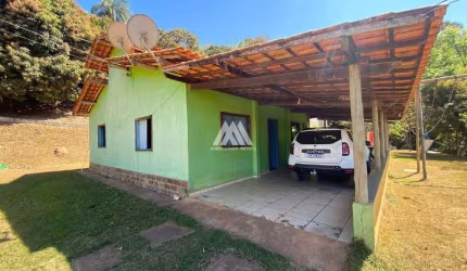 Vendo fazenda de 7.2 hectares em Itatiaiuçu com 03 quartos e piscina excelente localização.