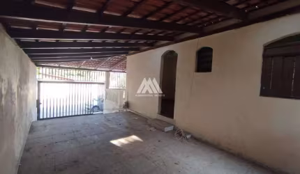 Vendo casa em Itaúna com 02 quartos e 03 vagas de garagem em ótima localização