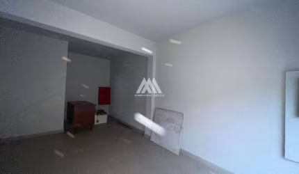 Alugo loja comercial em Itaúna com excelente localização!