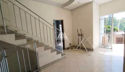 Vendo casa em Itaúna com estrutura para cinco andares em ótima localização!