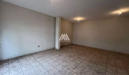 Alugo loja comercial em Itaúna com excelente localização!