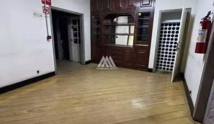 Alugo casa comercial em Itaúna em excelente localização no centro!