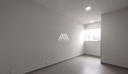 Alugo loja comercial em Itaúna com excelente localização!