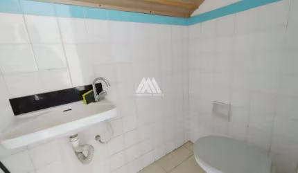 Alugo loja comercial em Itaúna com excelente localização!