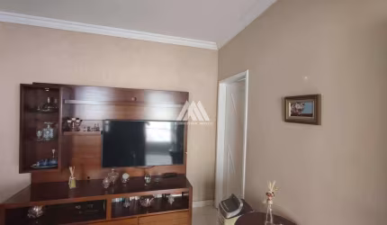 Vendo casa e 02 apartamentos em Itaúna em ótima localização