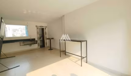 Alugo casa em Itaúna com em ótima localização