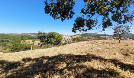 Vendo chácara em Itaúna com 2000m² com fácil localização!