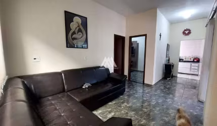 Vendo casa em Itaúna com área gourmet em ótima localização!