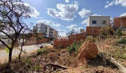 Vendo lote em Itaúna de 300m² em excelente localização!